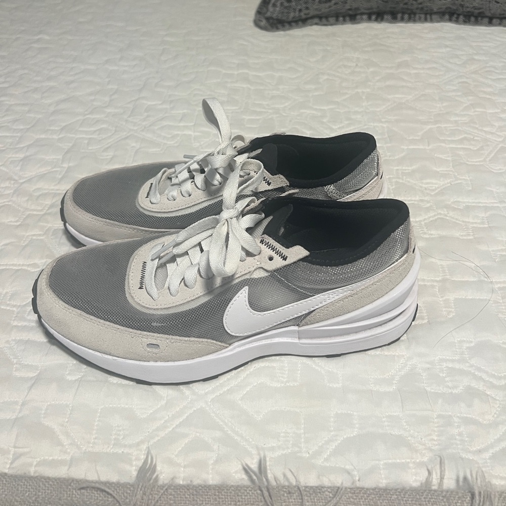 nike waffle one, women’s size 7, children’s 5